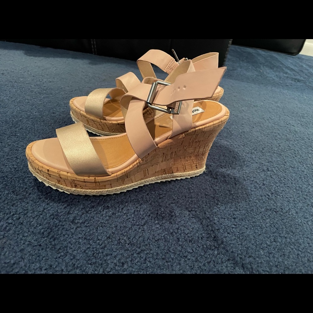 Not Rated size 6 sandals, like new
